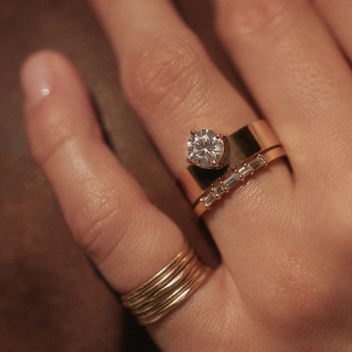 Menhir Round Engagement Ring Setting