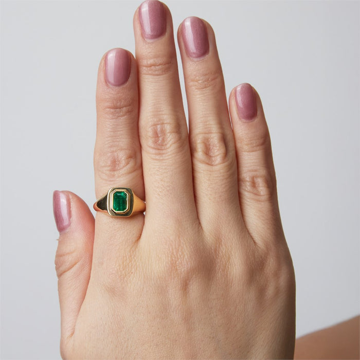 1.10ct Emerald Signet Ring