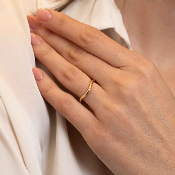 Bond Wave Wedding Band