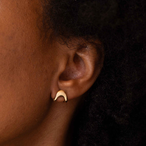 Zaha Plain Huggie Earrings Image 2