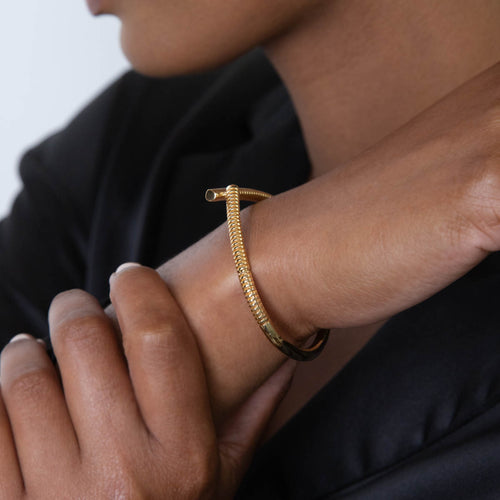 Oera Ribbed Hinged Bangle Image 2
